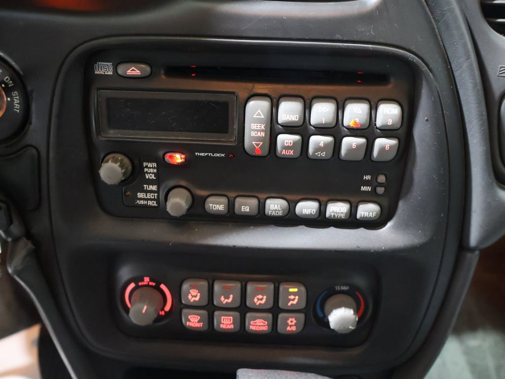 Used 2003 Pontiac Bonneville SE w/ Leather Appointment Package image 25