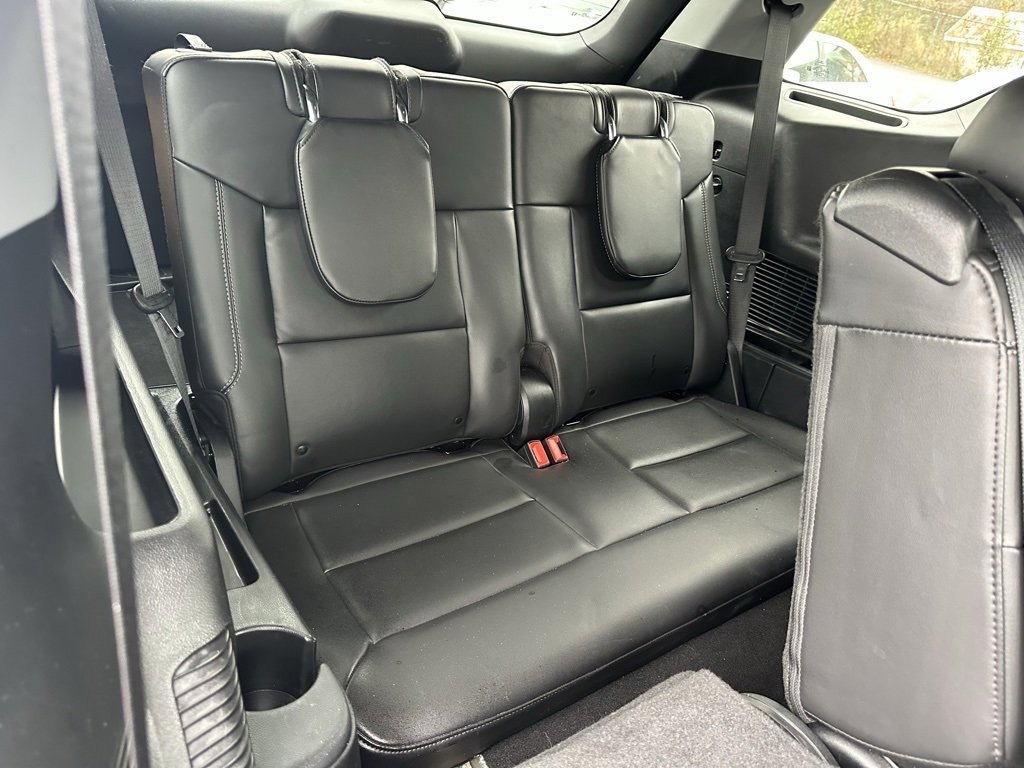 Used 2024 Ford Explorer XLT w/ Equipment Group 202A image 18