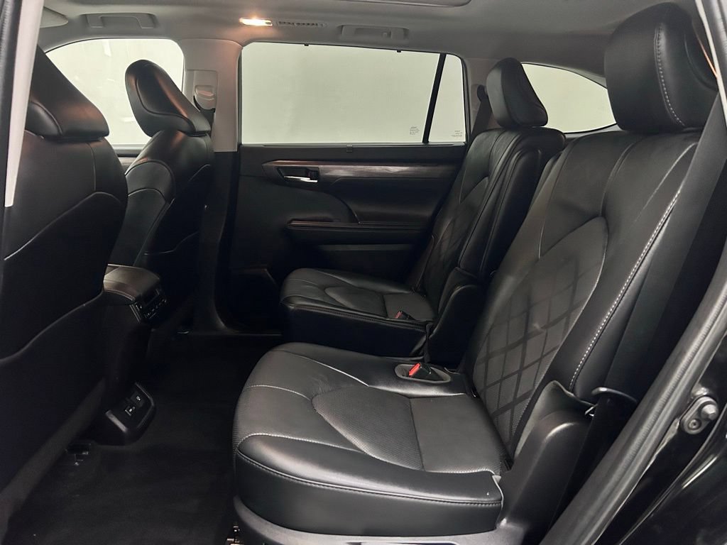 Used 2022 Toyota Highlander Platinum AWD/4WD image 14