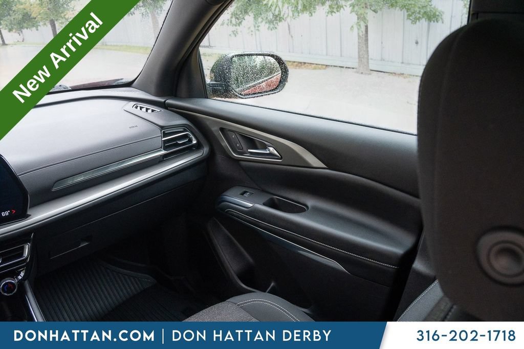 Used 2025 Chevrolet Traverse LT w/ LPO, Floor Liner Package FWD image 14
