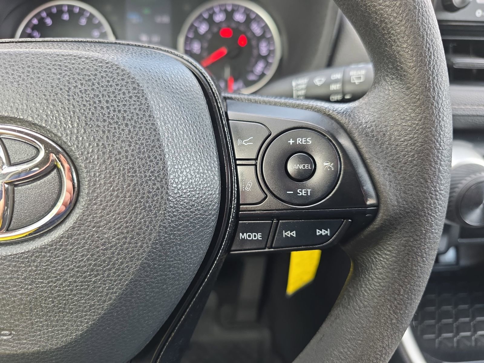 Used 2021 Toyota RAV4 LE image 17