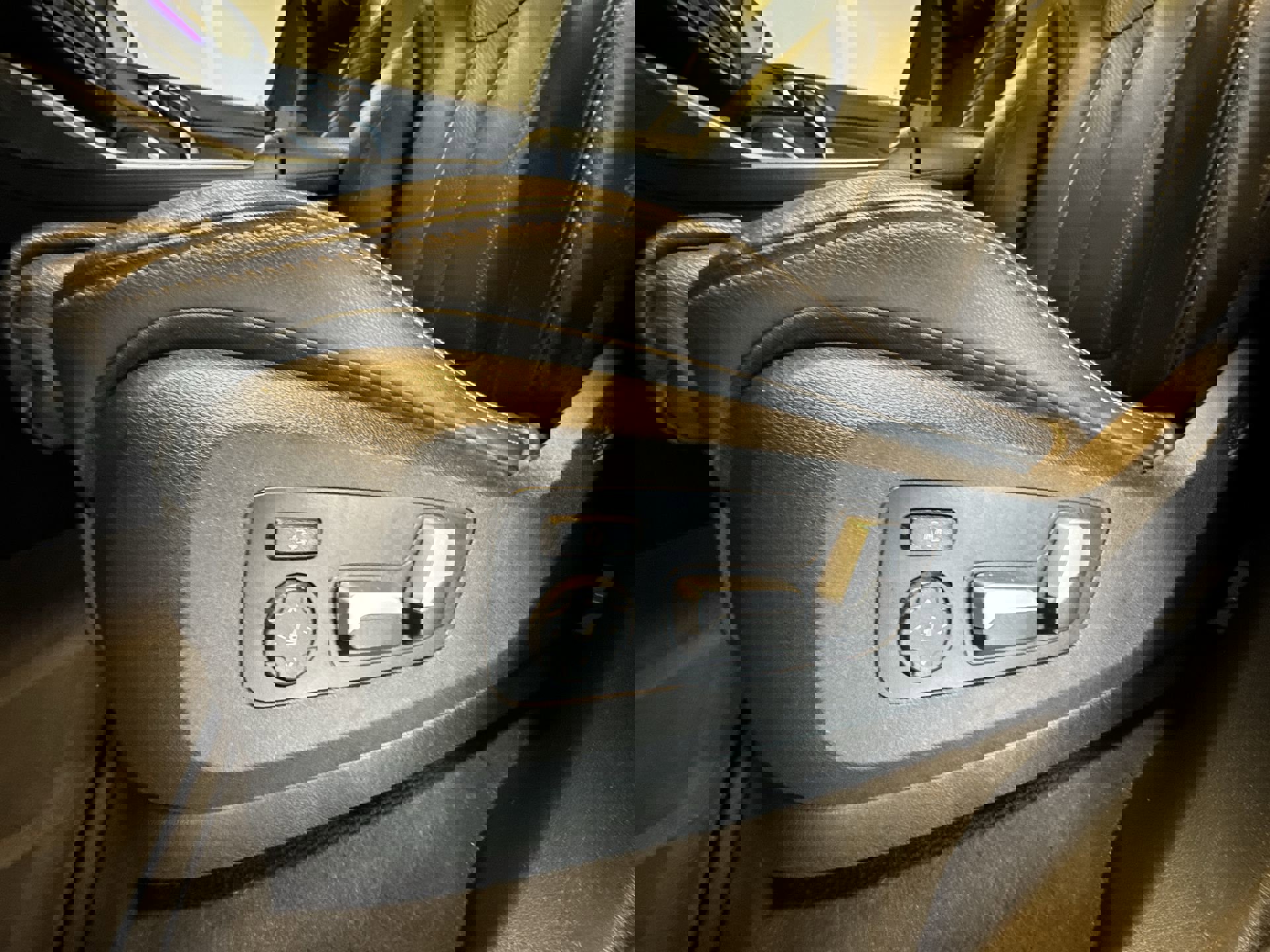 Used 2020 BMW X7 xDrive40i w/ M Sport Package image 12