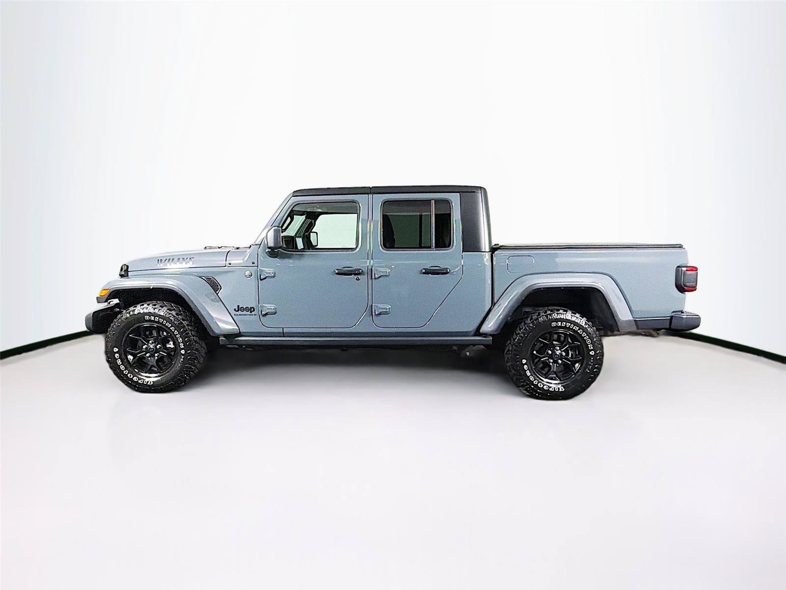 Used 2025 Jeep Gladiator Sport AWD/4WD image 8