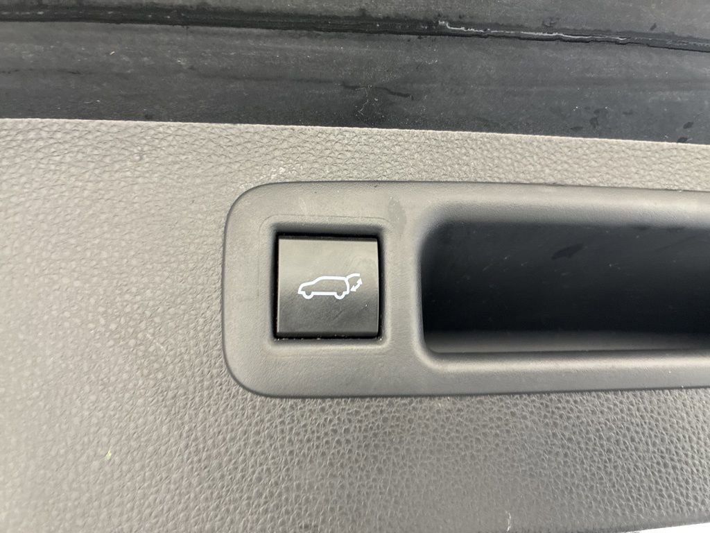 Used 2022 Toyota Highlander XSE AWD/4WD image 7