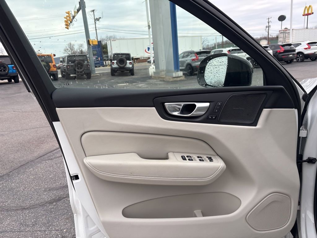 Certified 2024 Volvo XC60 T8 Ultimate w/ Protection Package Premier image 15