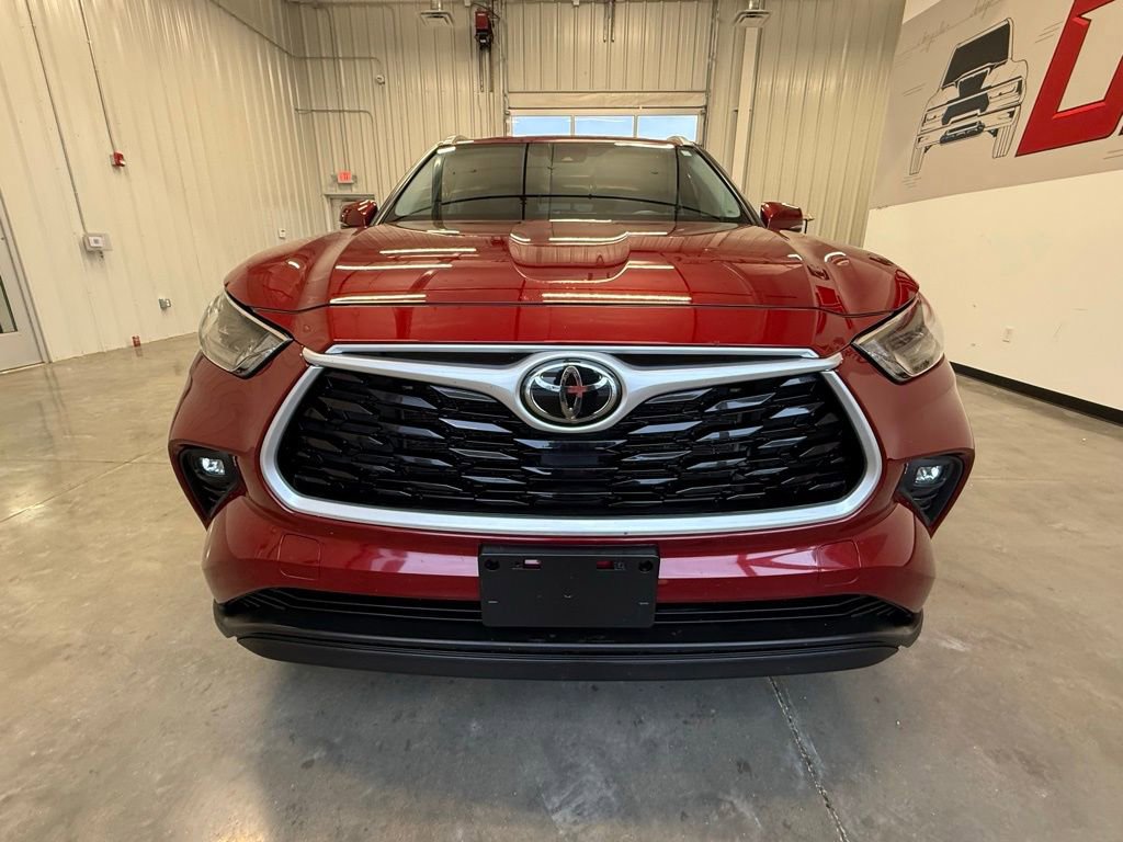 Used 2022 Toyota Highlander XLE image 16