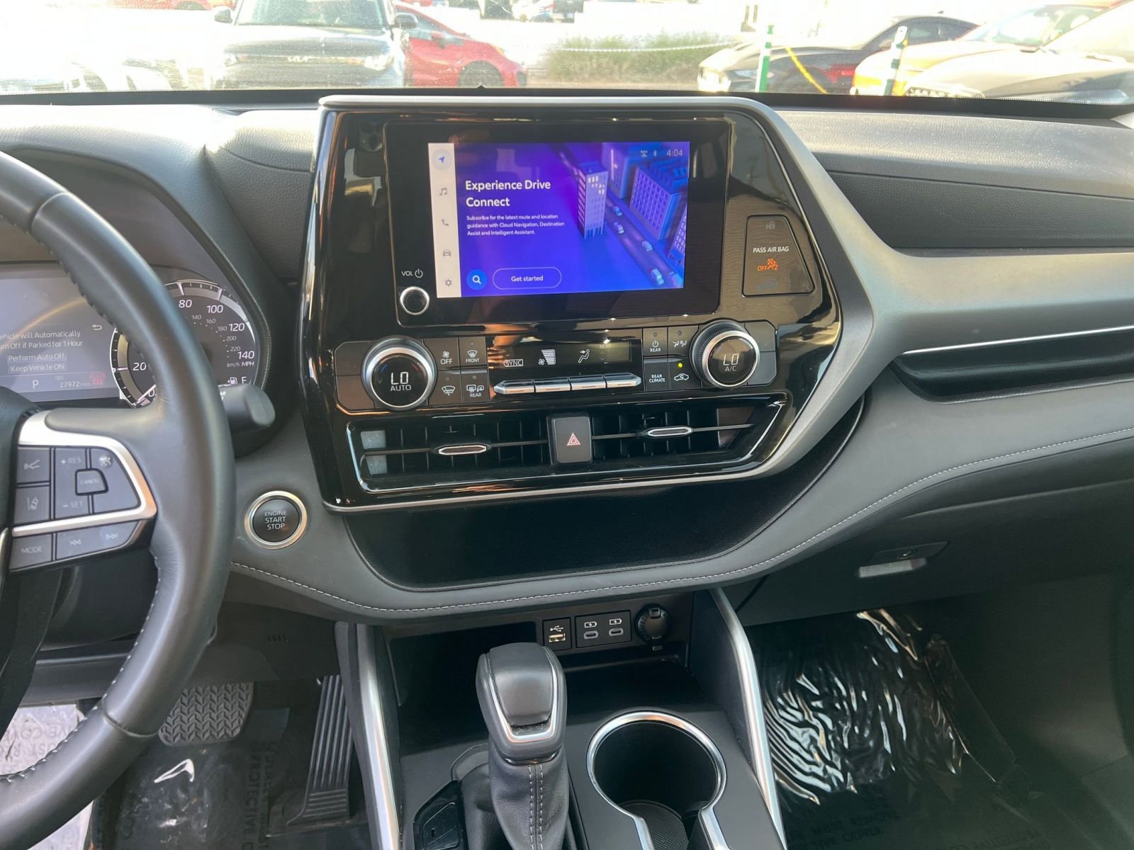 Used 2025 Toyota Highlander LE image 18