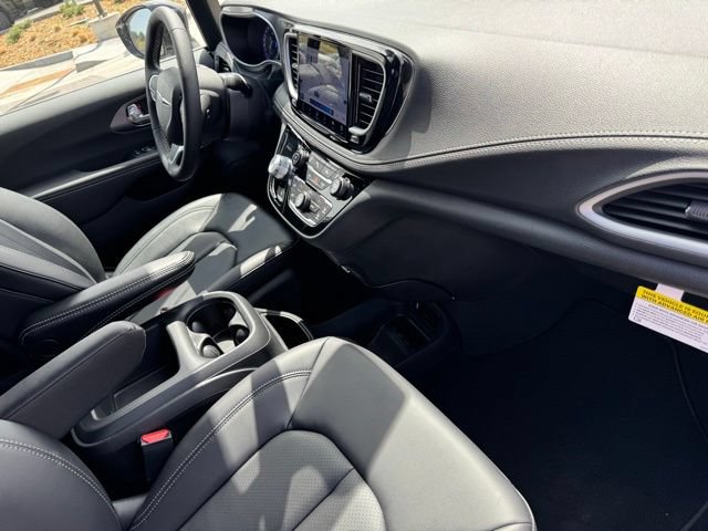 New 2026 Chrysler Pacifica Select FWD image 25