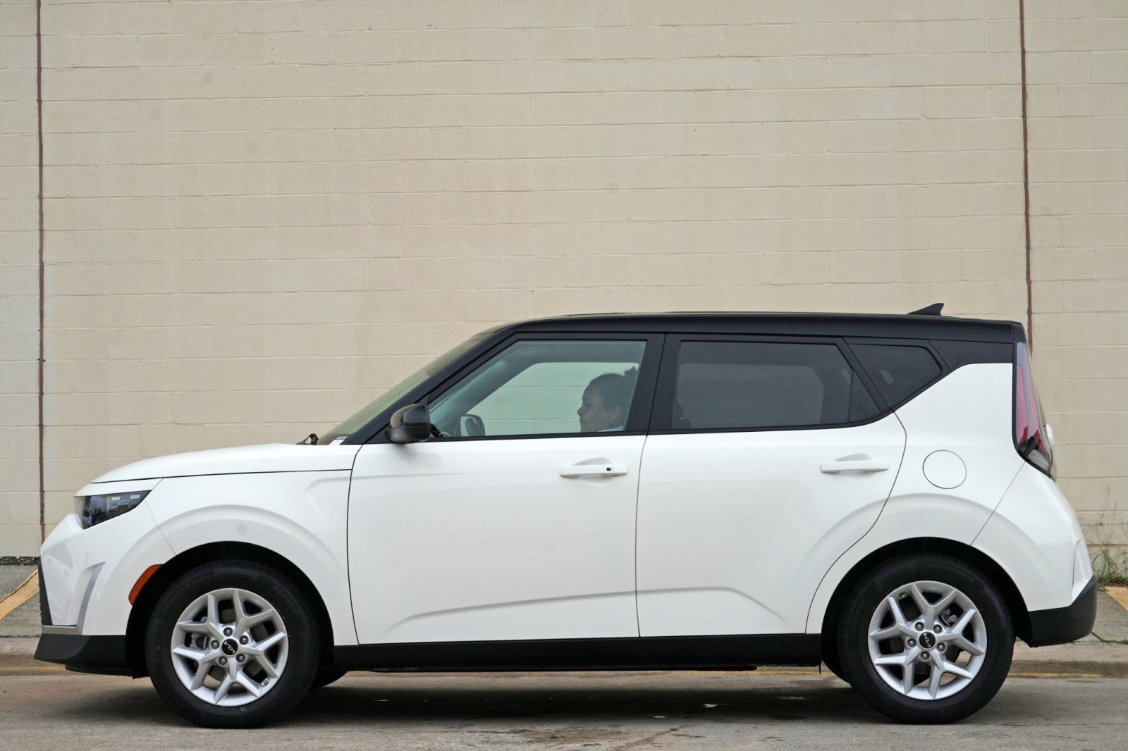 Used 2025 Kia Soul S FWD image 8