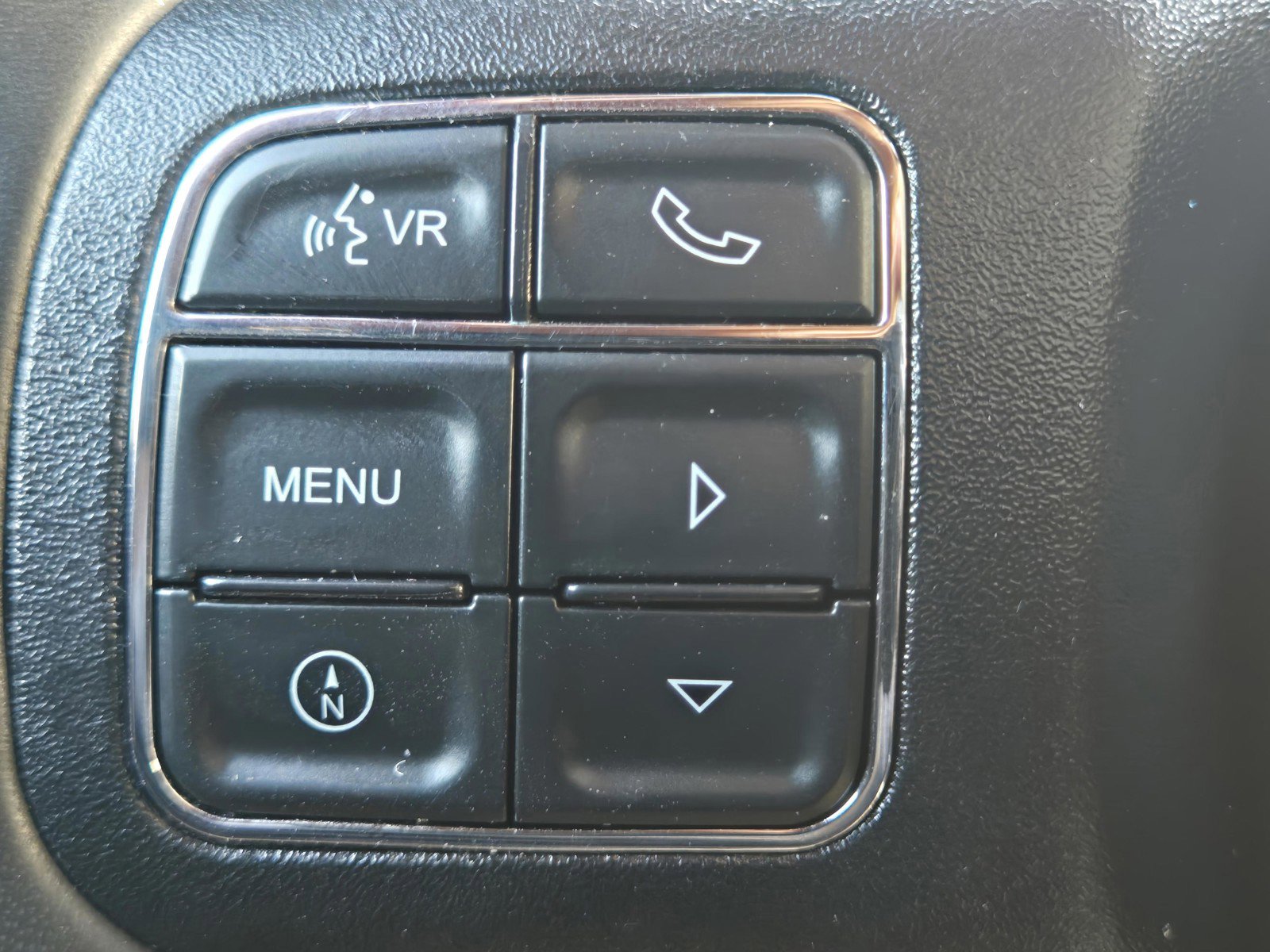 Used 2018 Jeep Wrangler Unlimited Rubicon w/ Connectivity Group image 17