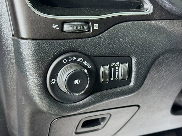 Used 2020 Jeep Cherokee Trailhawk w/ Technology Group image 10