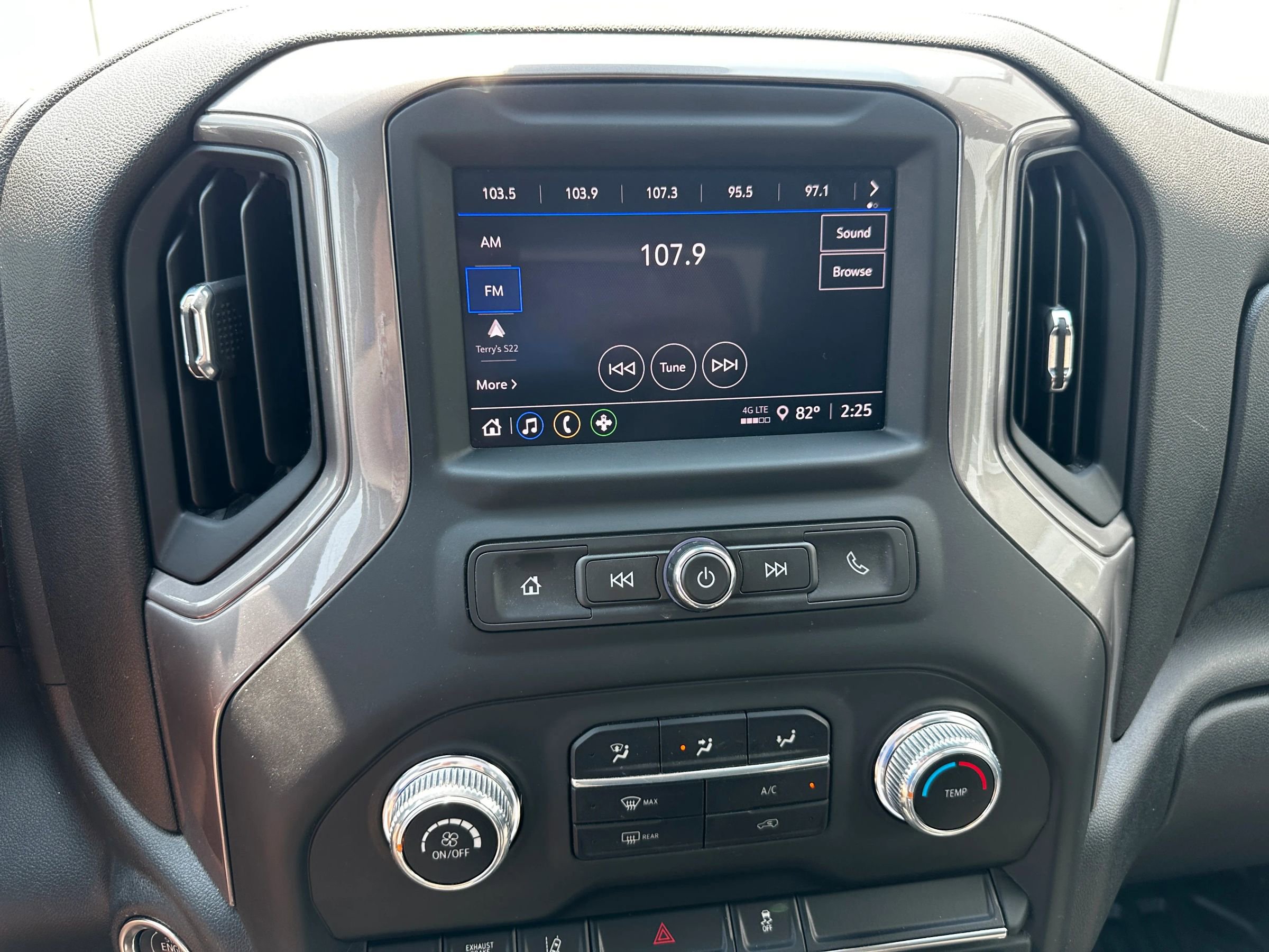 Used 2024 GMC Sierra 3500 Pro w/ Convenience Package image 29