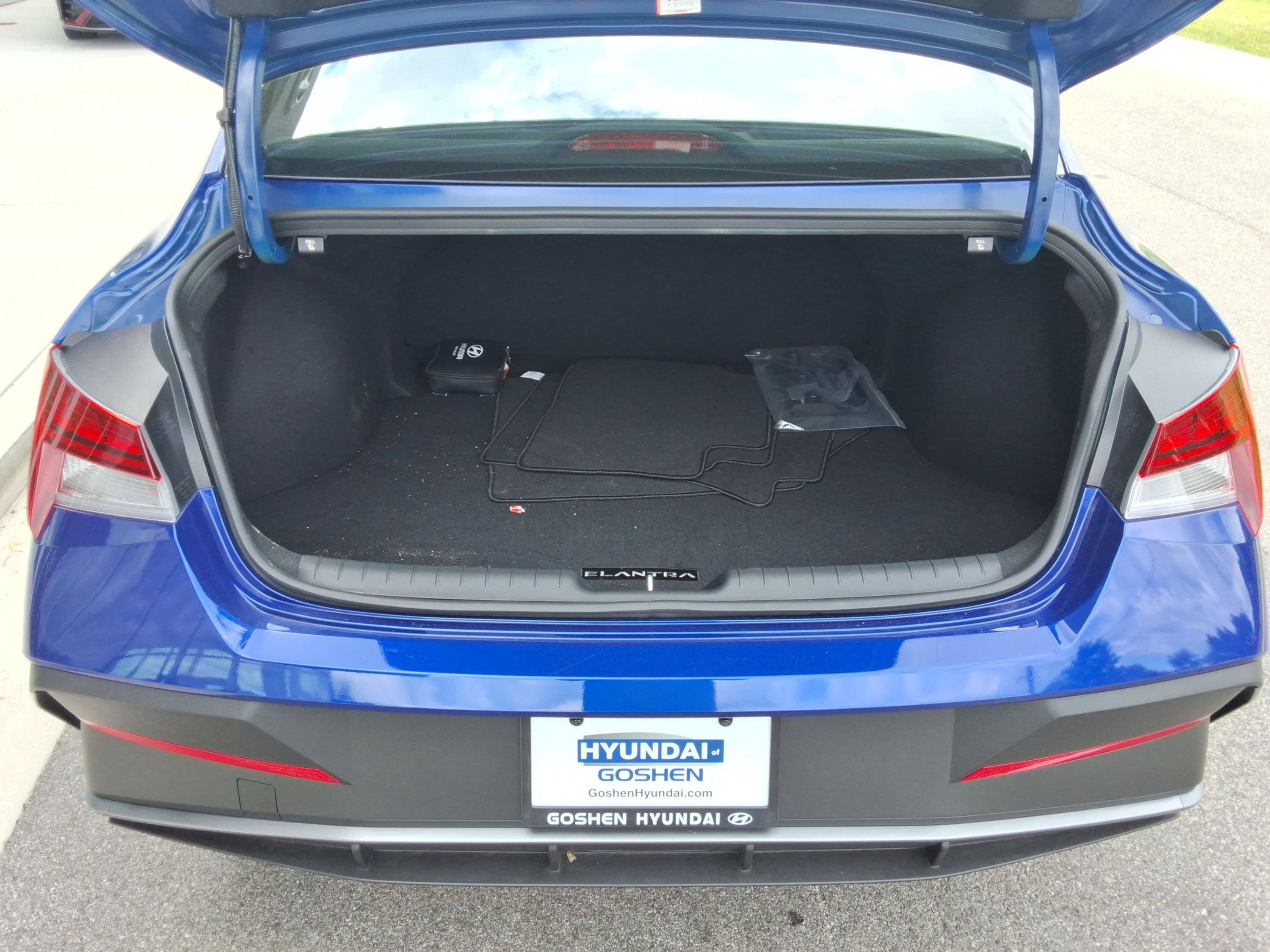 Used 2026 Hyundai Elantra SEL FWD image 30