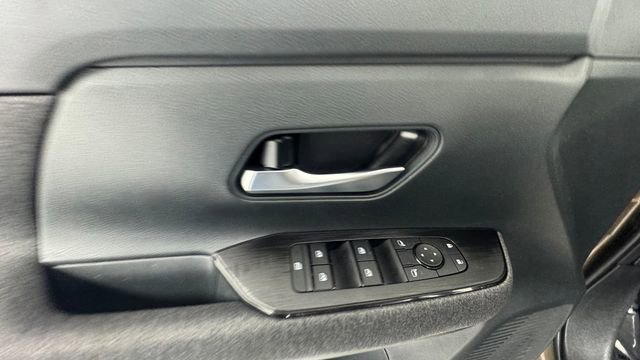 Certified 2025 Nissan Kicks SV image 19