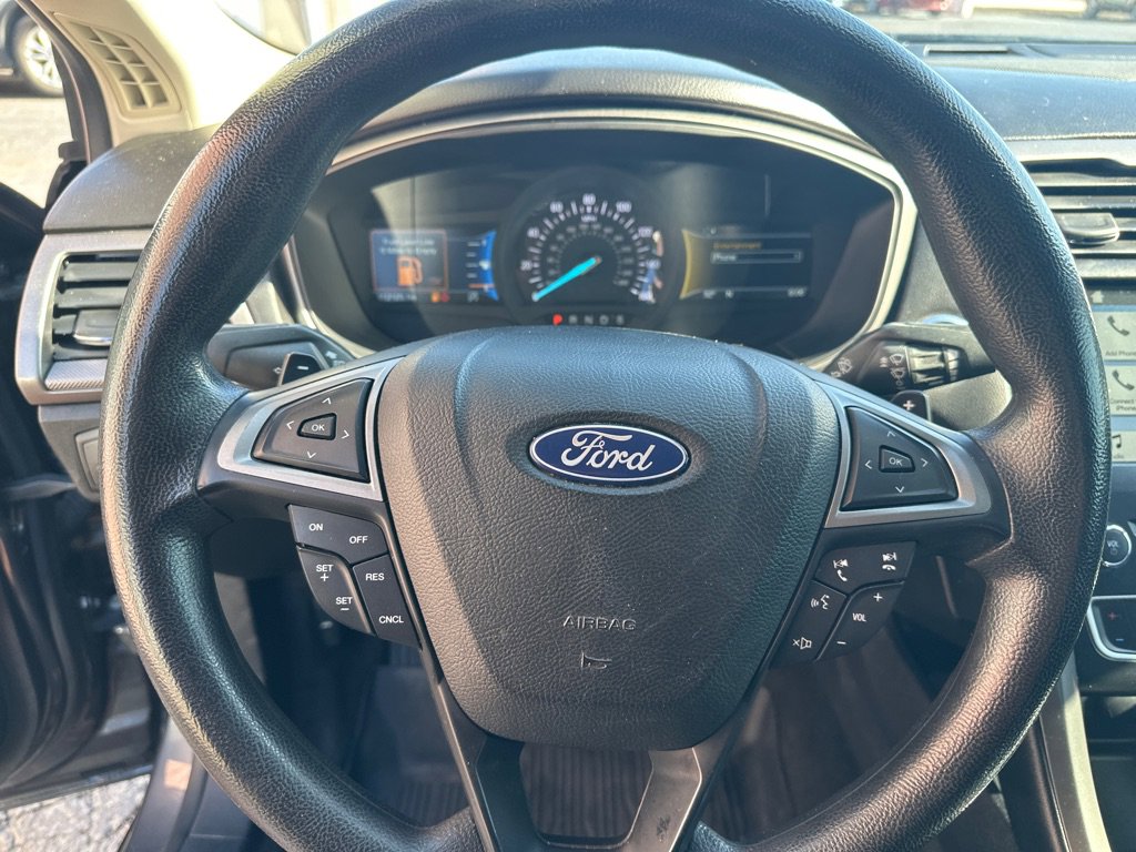 Used 2018 Ford Fusion SE w/ Fusion SE Technology Package FWD image 22
