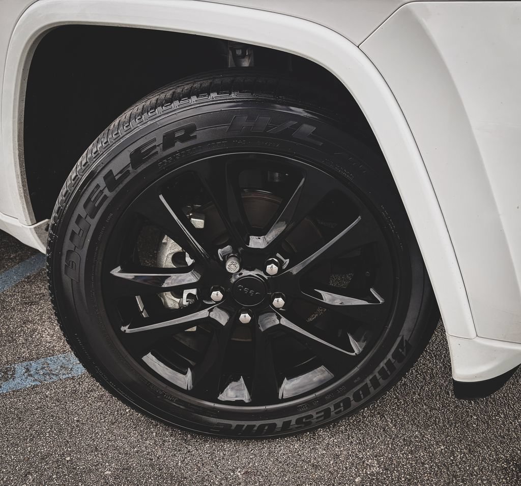 Used 2020 Jeep Grand Cherokee Altitude RWD image 29