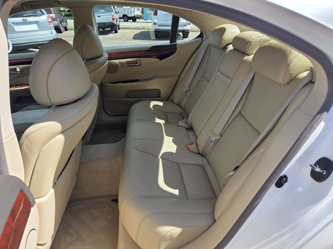 Used 2007 Lexus LS 460 w/ Comfort Pkg RWD image 11