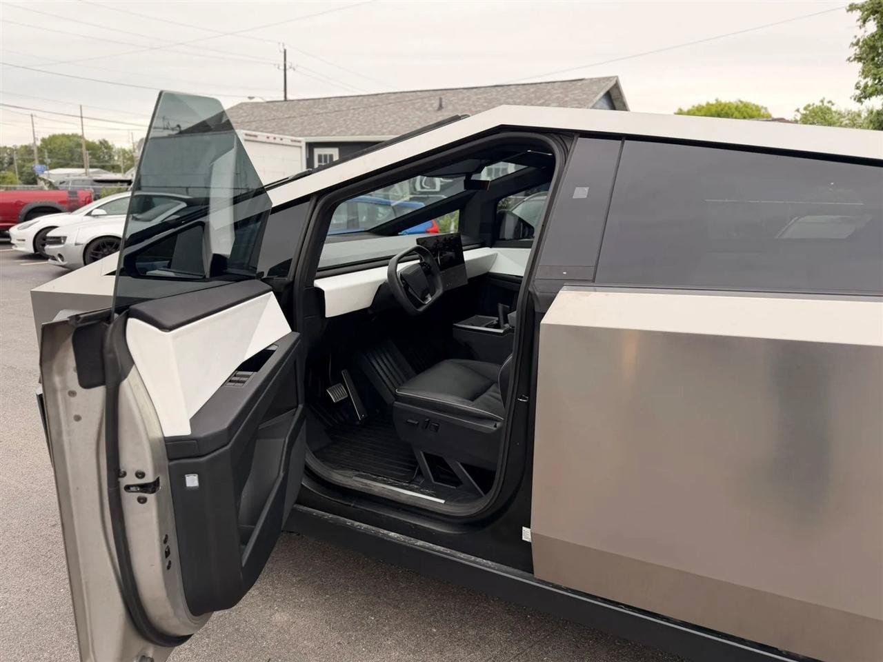 Used 2024 Tesla Cybertruck AWD Crew Cab image 25