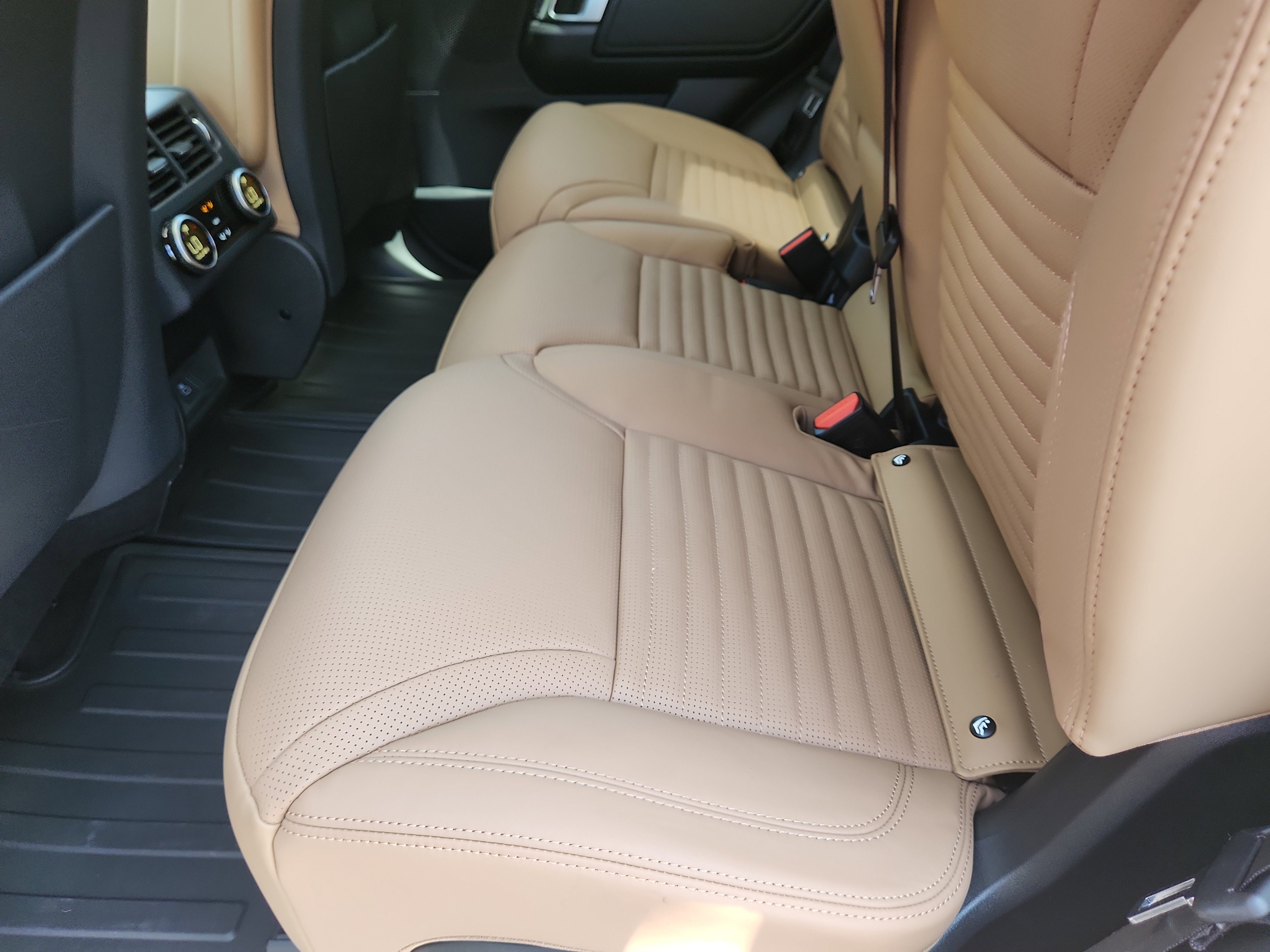 New 2025 Land Rover Discovery Metropolitan Edition image 13