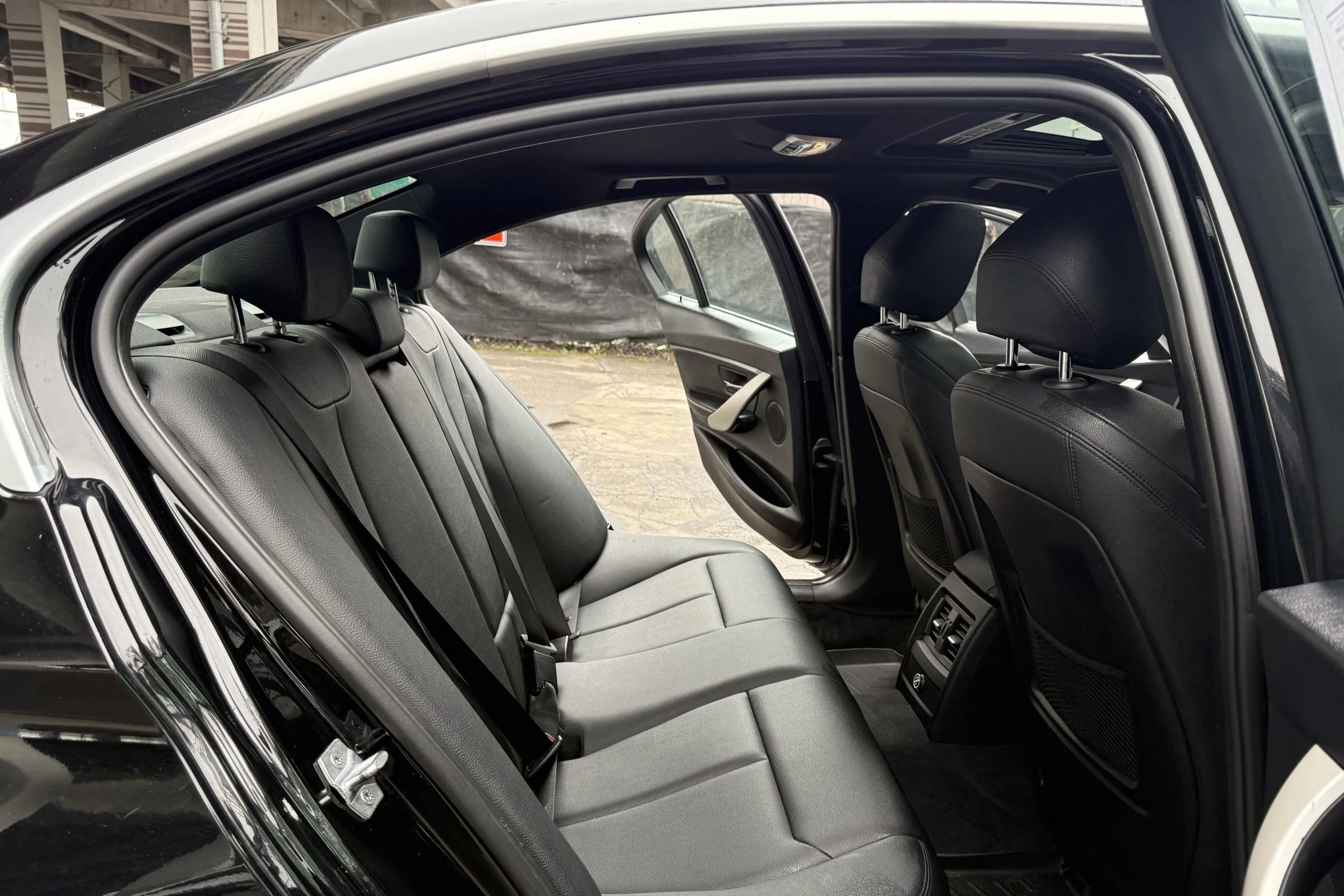 Used 2015 BMW 320i Sedan RWD image 16