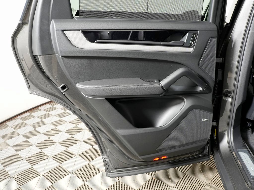 Certified 2026 Porsche Cayenne AWD/4WD image 34