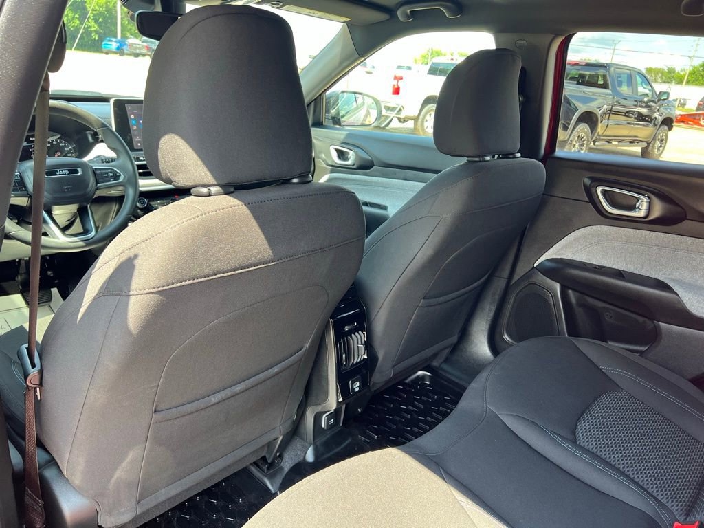 Used 2025 Jeep Compass Sport image 21