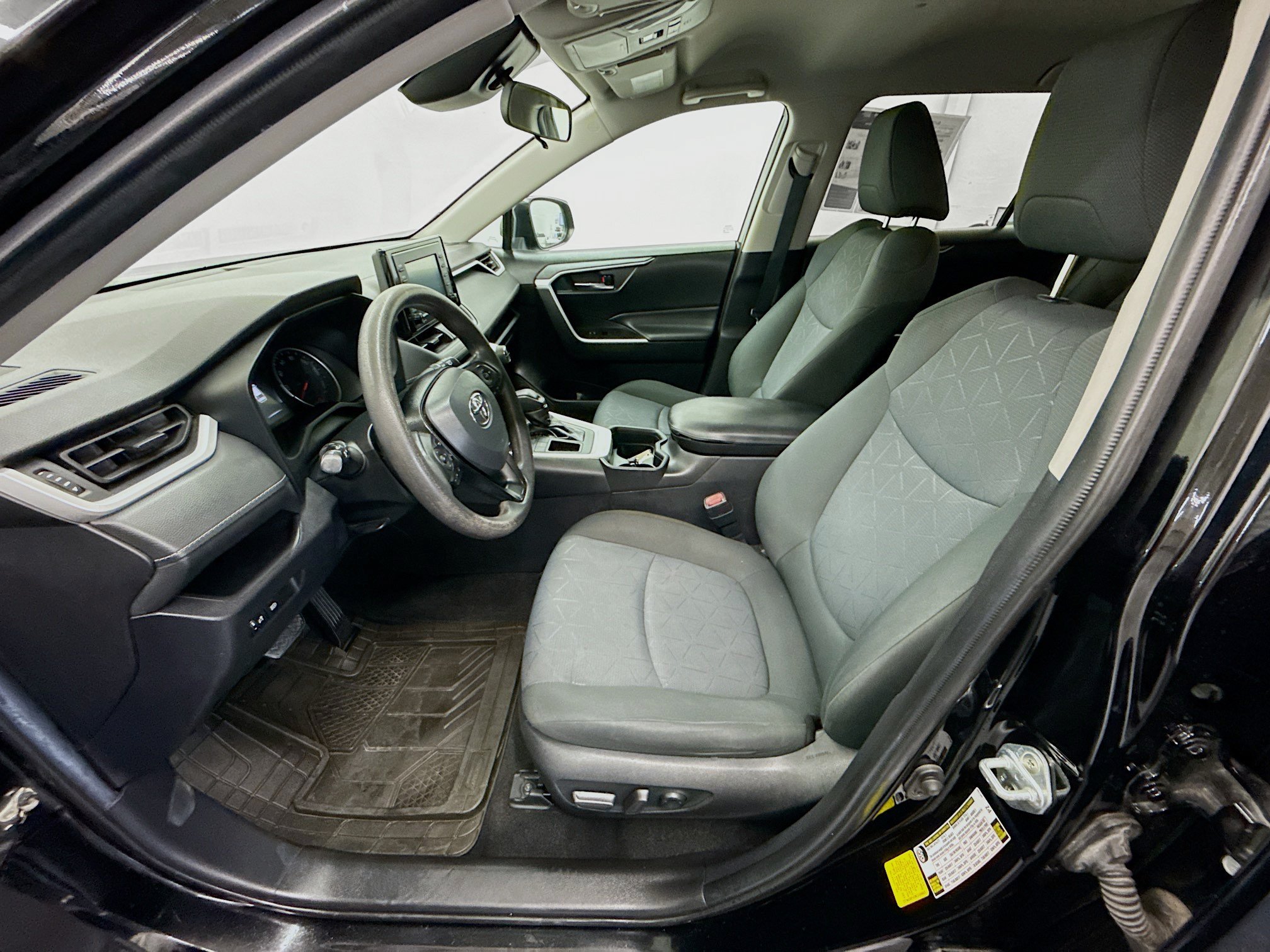 Used 2021 Toyota RAV4 XLE FWD image 13