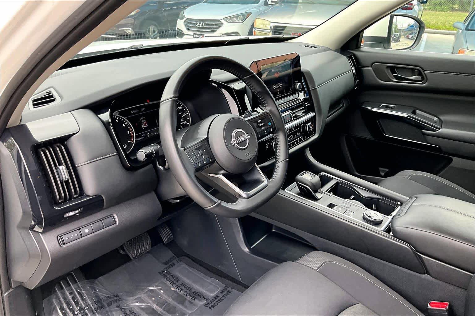 Used 2024 Nissan Pathfinder SV AWD/4WD image 18