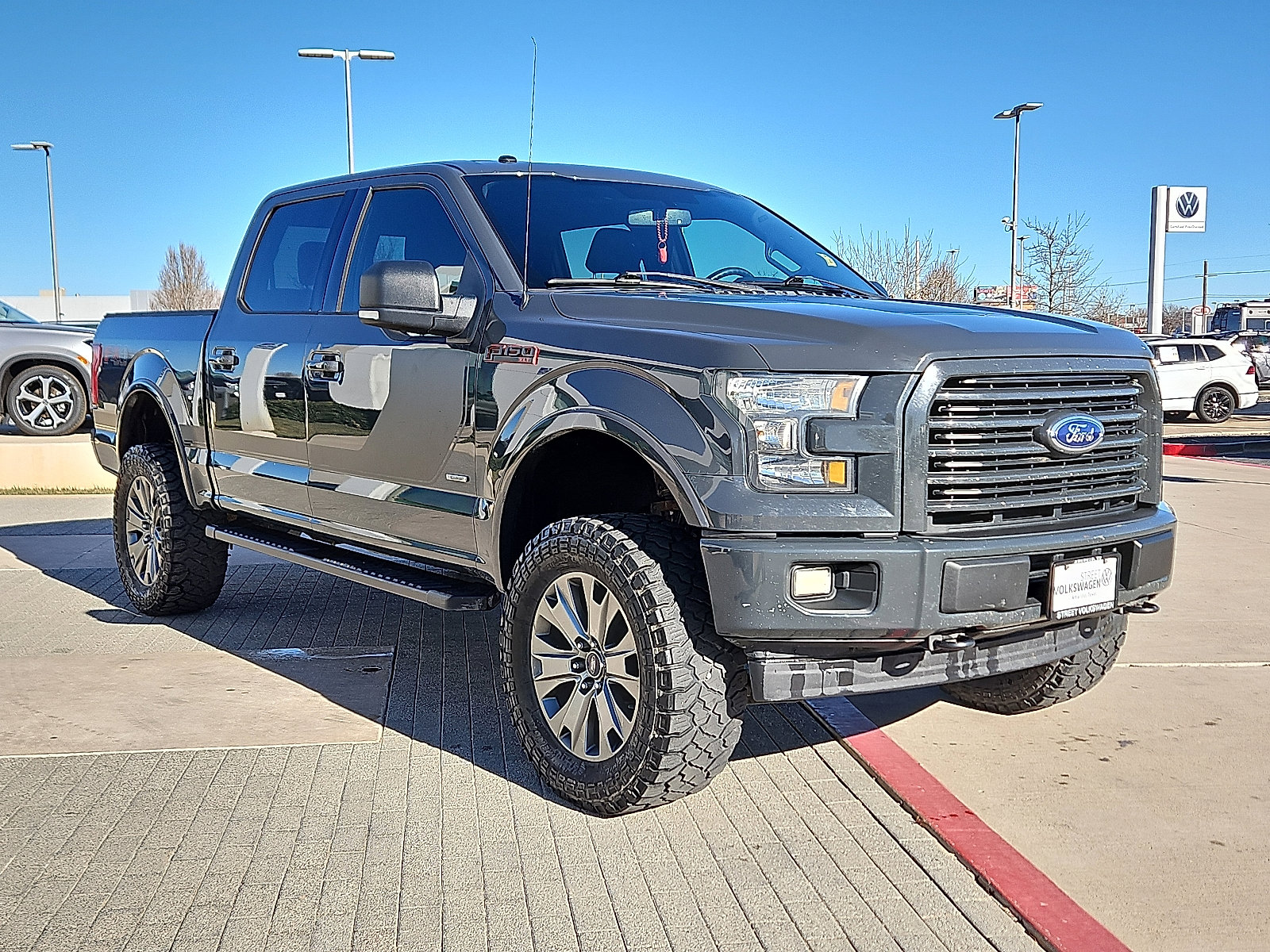 Used 2017 Ford F150 XLT w/ Equipment Group 302A Luxury image 4