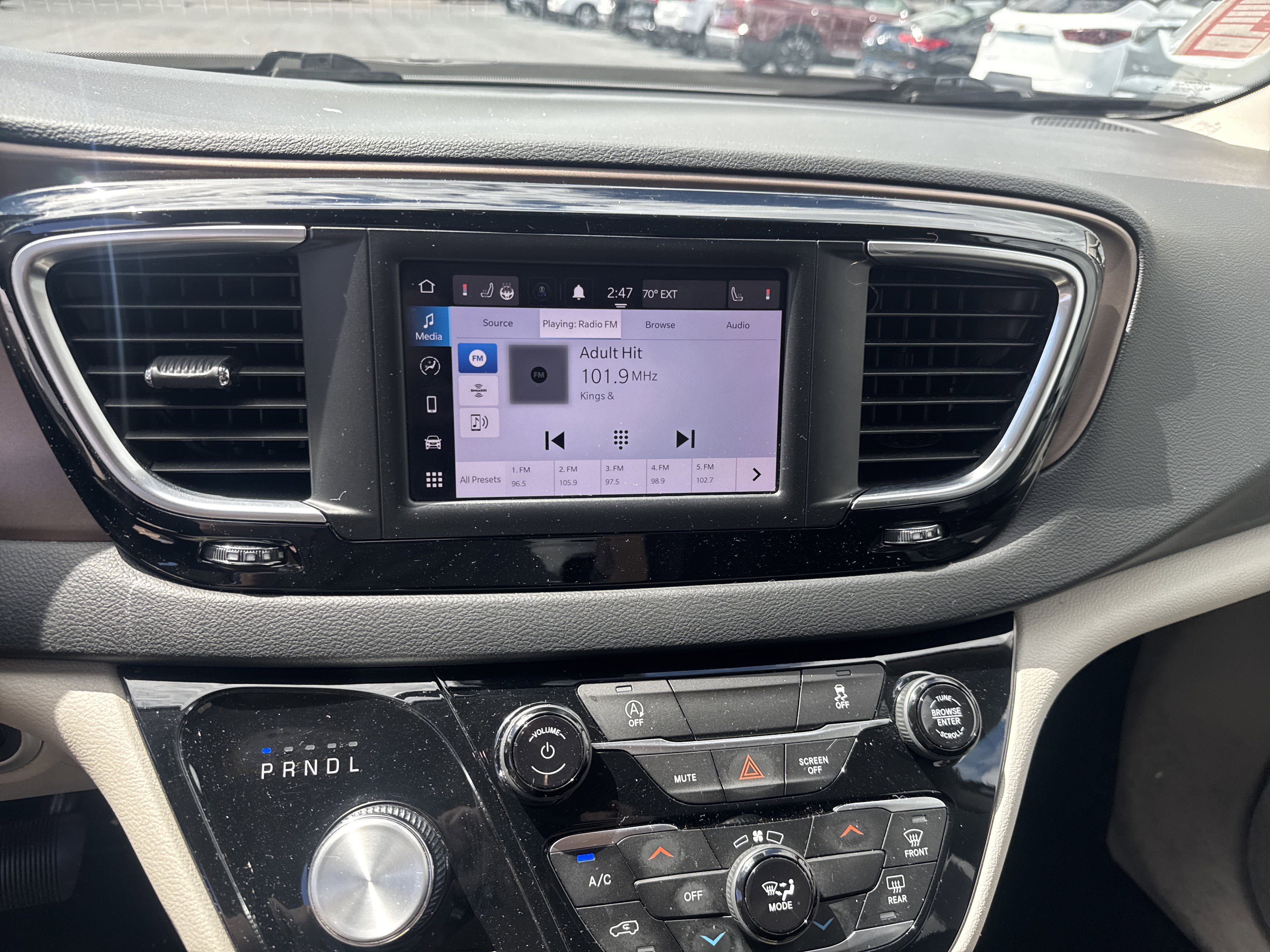 Used 2023 Chrysler Voyager LX image 24