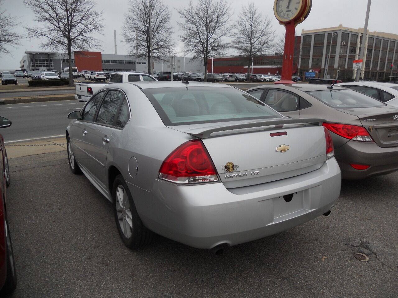 Used 2012 Chevrolet Impala LTZ FWD image 6