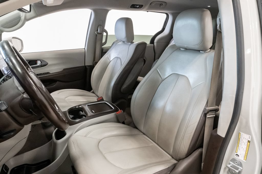 Used 2019 Chrysler Pacifica Touring-L Plus w/ Advanced Safetytec Group FWD image 9