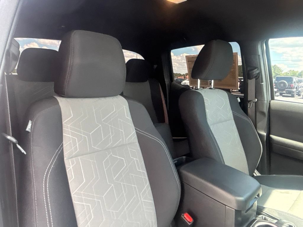 Used 2022 Toyota Tacoma TRD Off-Road AWD/4WD image 18