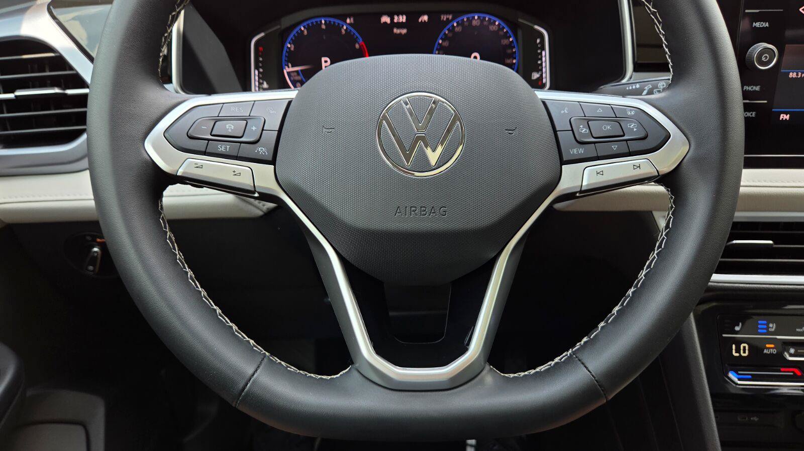 Certified 2025 Volkswagen Taos SEL AWD/4WD image 25