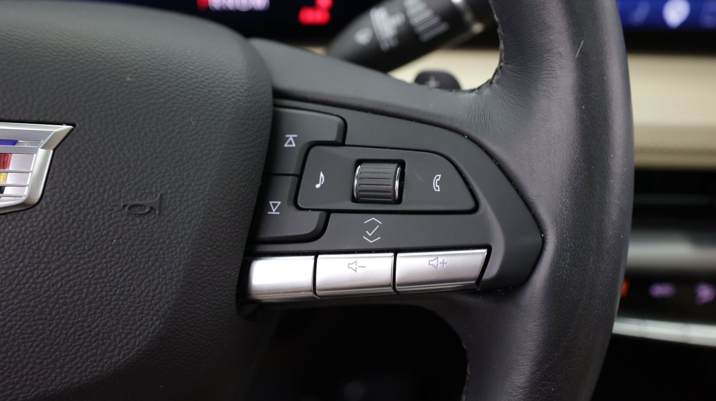 Used 2025 Cadillac XT4 Premium Luxury w/ Cold Weather Package FWD image 26