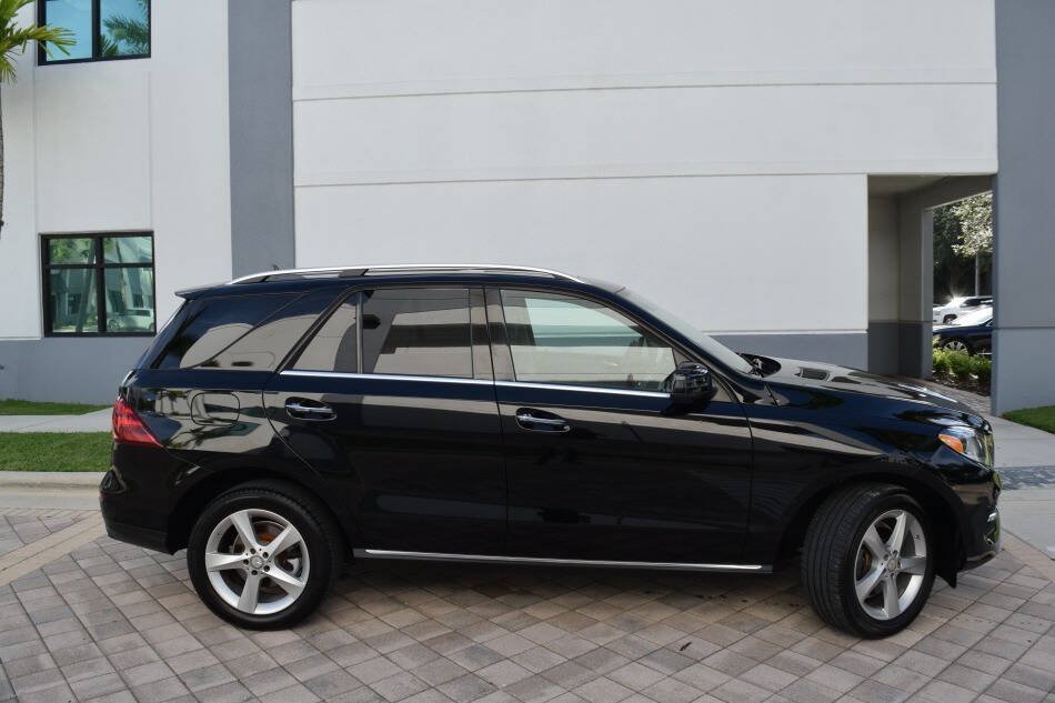 Used 2016 Mercedes-Benz GLE 300d 4MATIC w/ Premium Package image 7