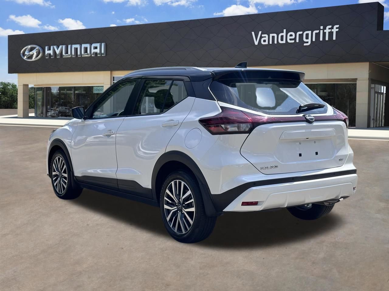 Used 2022 Nissan Kicks SV FWD image 12