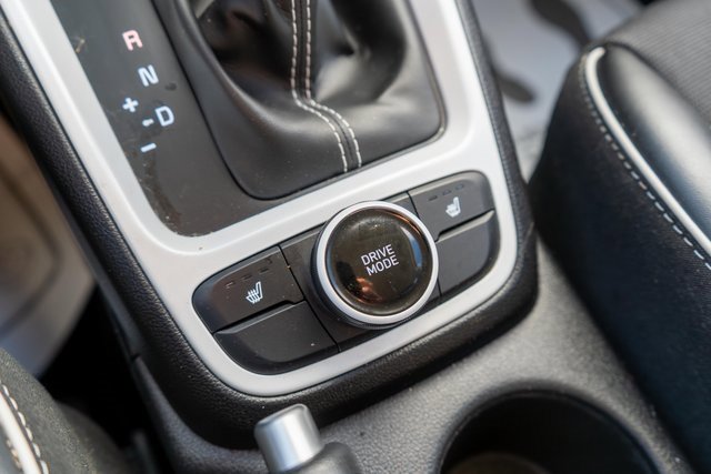 Used 2022 Hyundai Venue Limited image 29