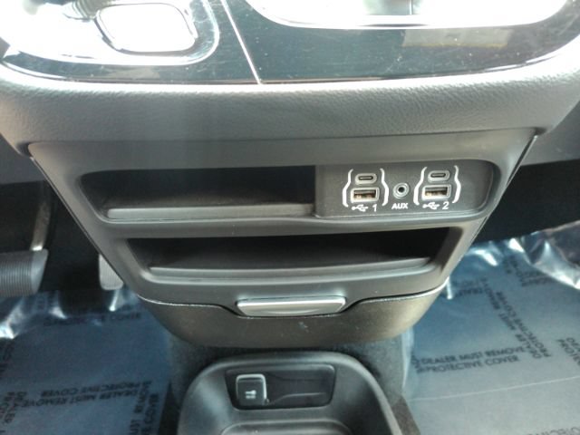Used 2025 Chrysler Pacifica Select FWD image 47
