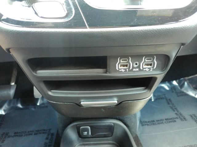 Used 2025 Chrysler Pacifica Select FWD image 47