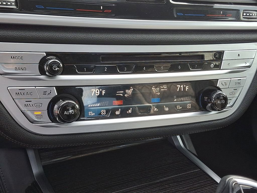 Used 2019 BMW 750i w/ Luxury Rear Seating Package image 16