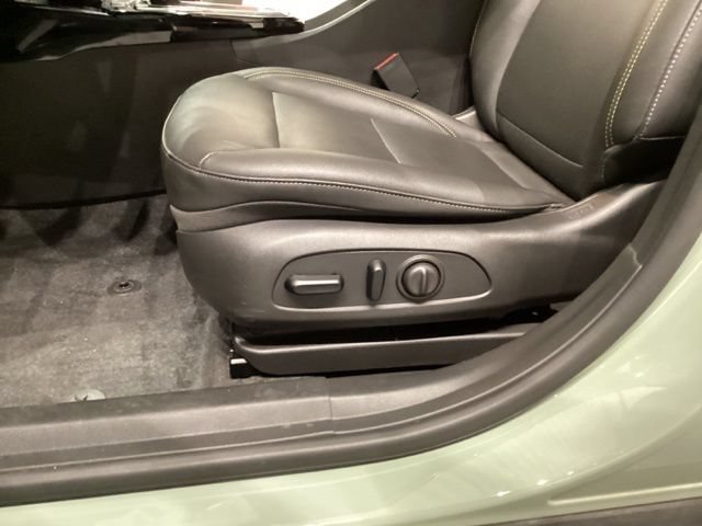 Used 2024 Chevrolet Trax ACTIV w/ Sunroof Package FWD image 33