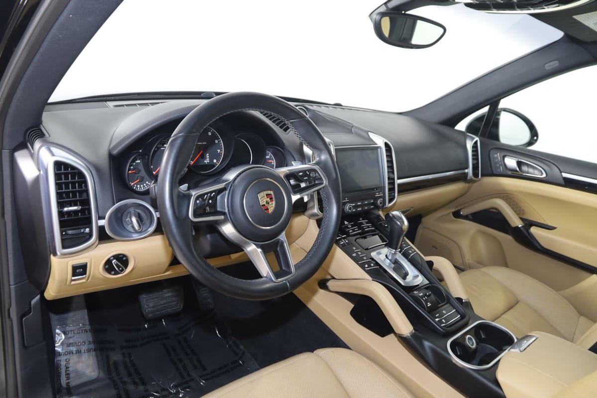 Used 2017 Porsche Cayenne Platinum Edition AWD/4WD image 26