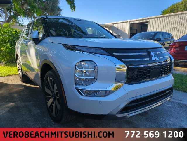 Used 2026 Mitsubishi Outlander SE FWD image 1