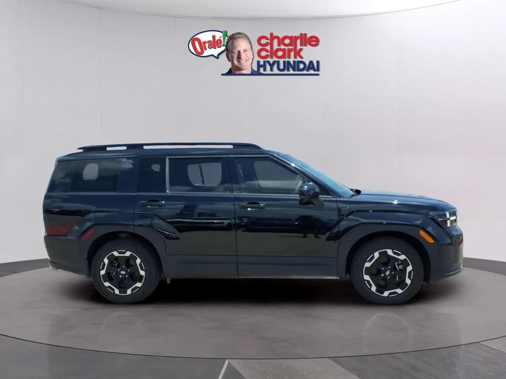 Used 2025 Hyundai Santa Fe SEL FWD image 6