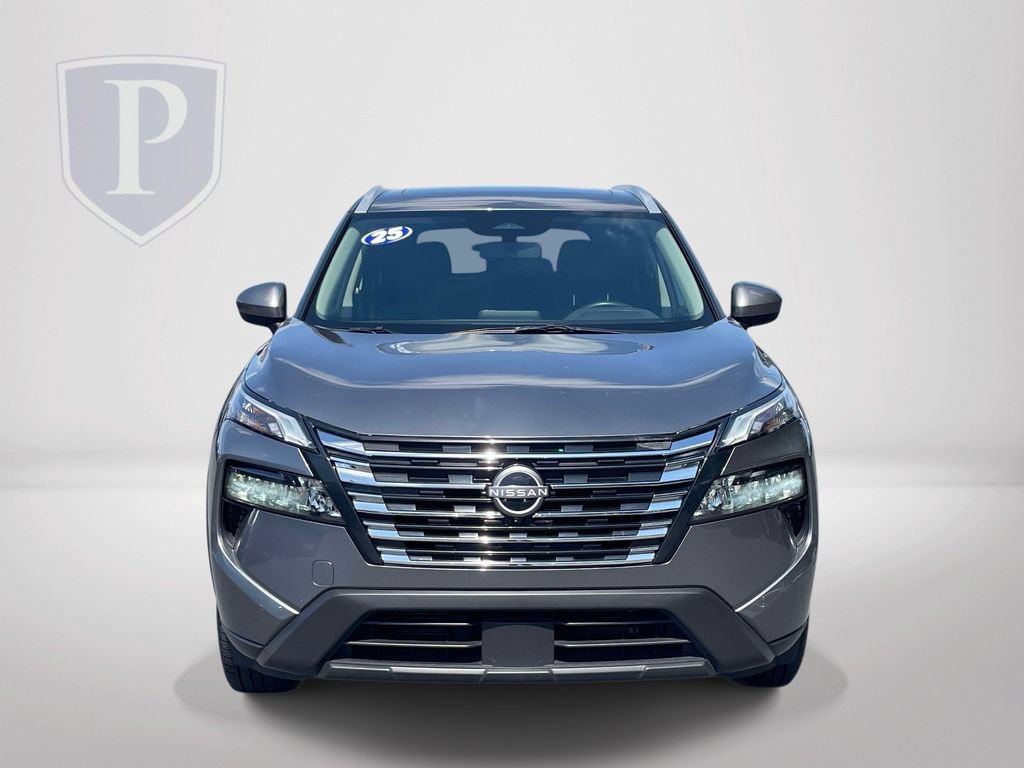 Used 2025 Nissan Rogue SV w/ SV Premium Package FWD image 3