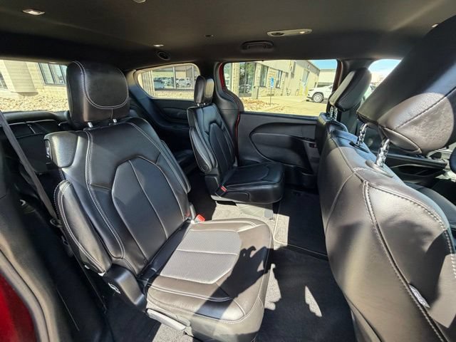 Used 2026 Chrysler Pacifica Select AWD/4WD image 11