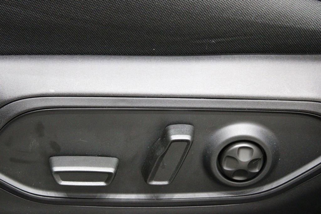 New 2025 Jeep Grand Cherokee Laredo w/ Luxury Tech Group I image 18