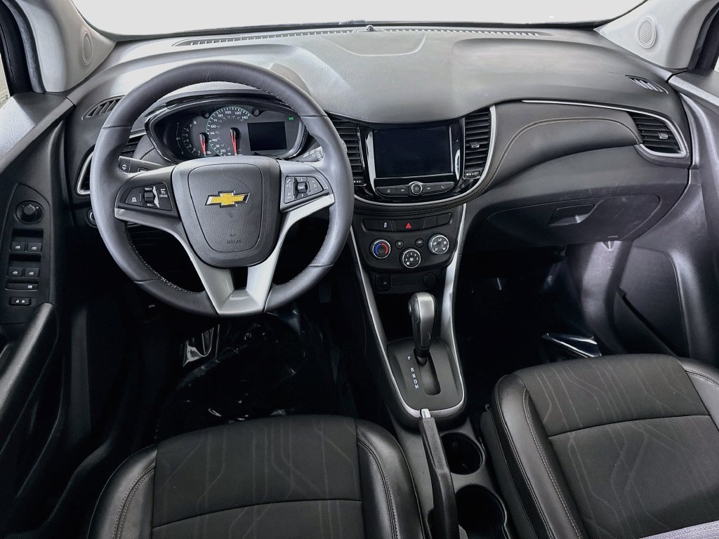 Used 2022 Chevrolet Trax LT w/ Driver Confidence Package AWD/4WD image 3