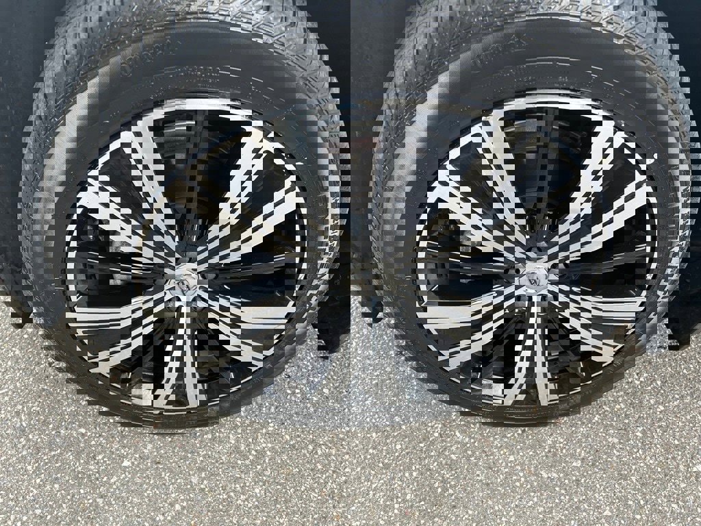 Certified 2022 Volvo XC60 B5 Inscription w/ Advanced Package image 6